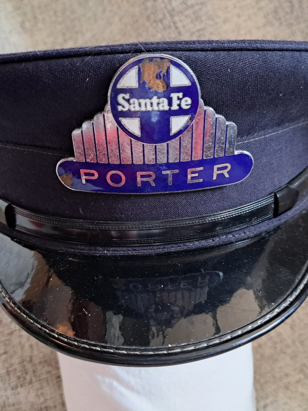 VERY RARE SANTA FE RAILROAD PORTER HAT ORIGINAL W METAL BADGE TRAIN MEMORABILIA